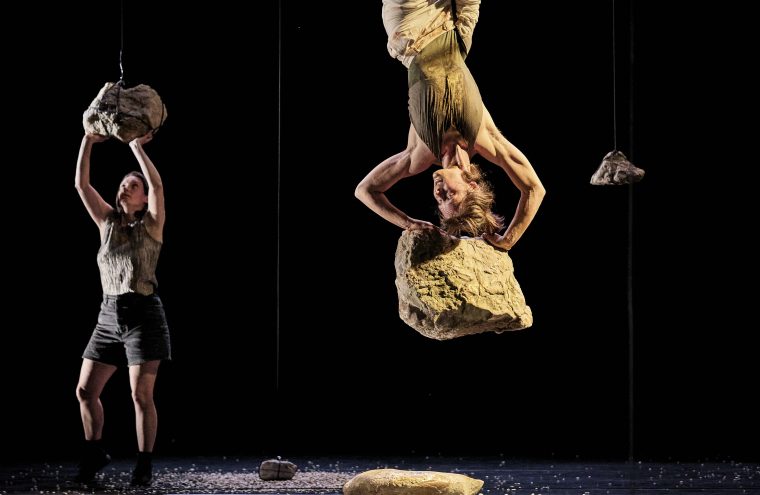 LE BRUIT DES PIERRES